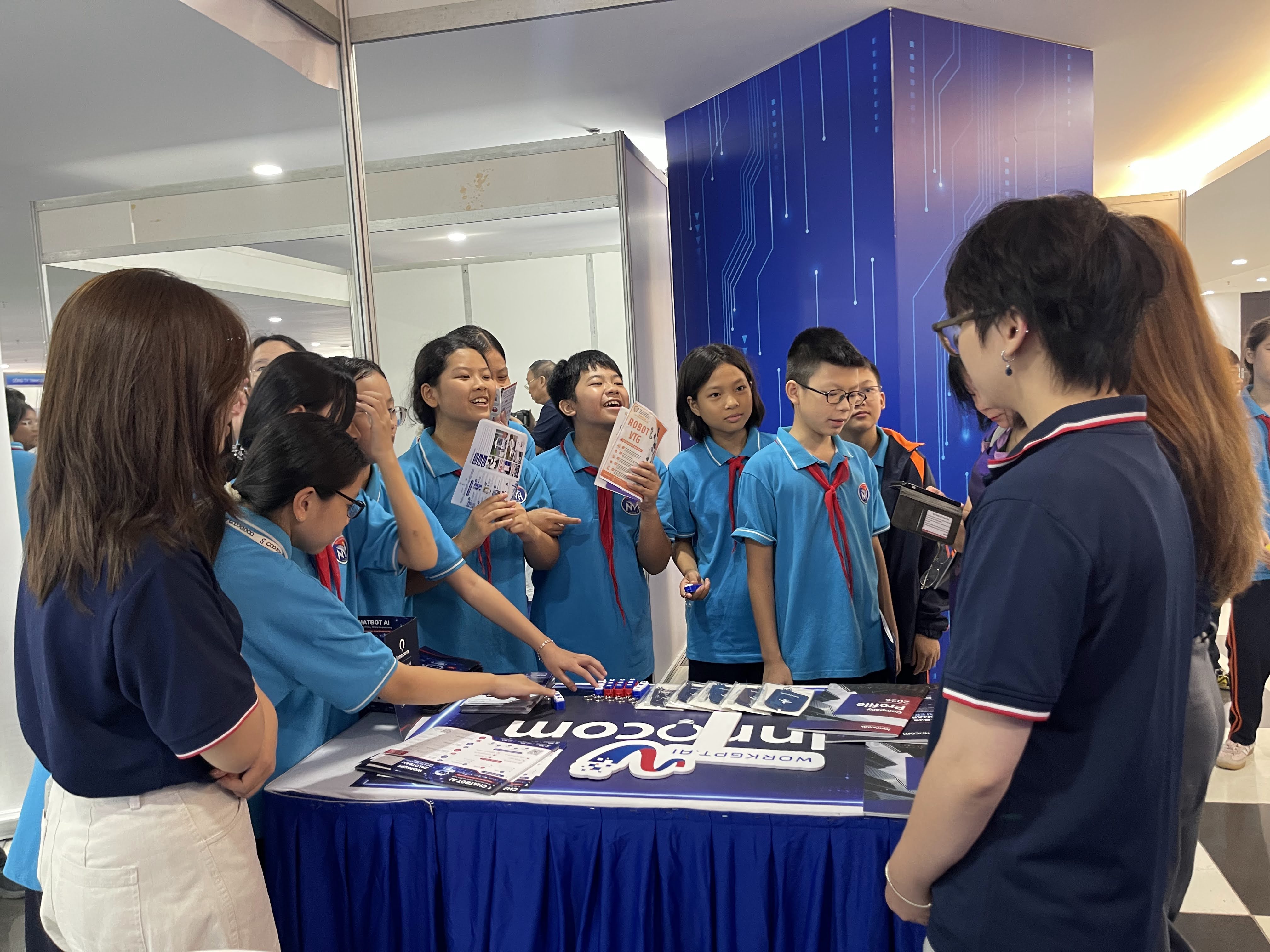 Activities at INNOCOM's booth