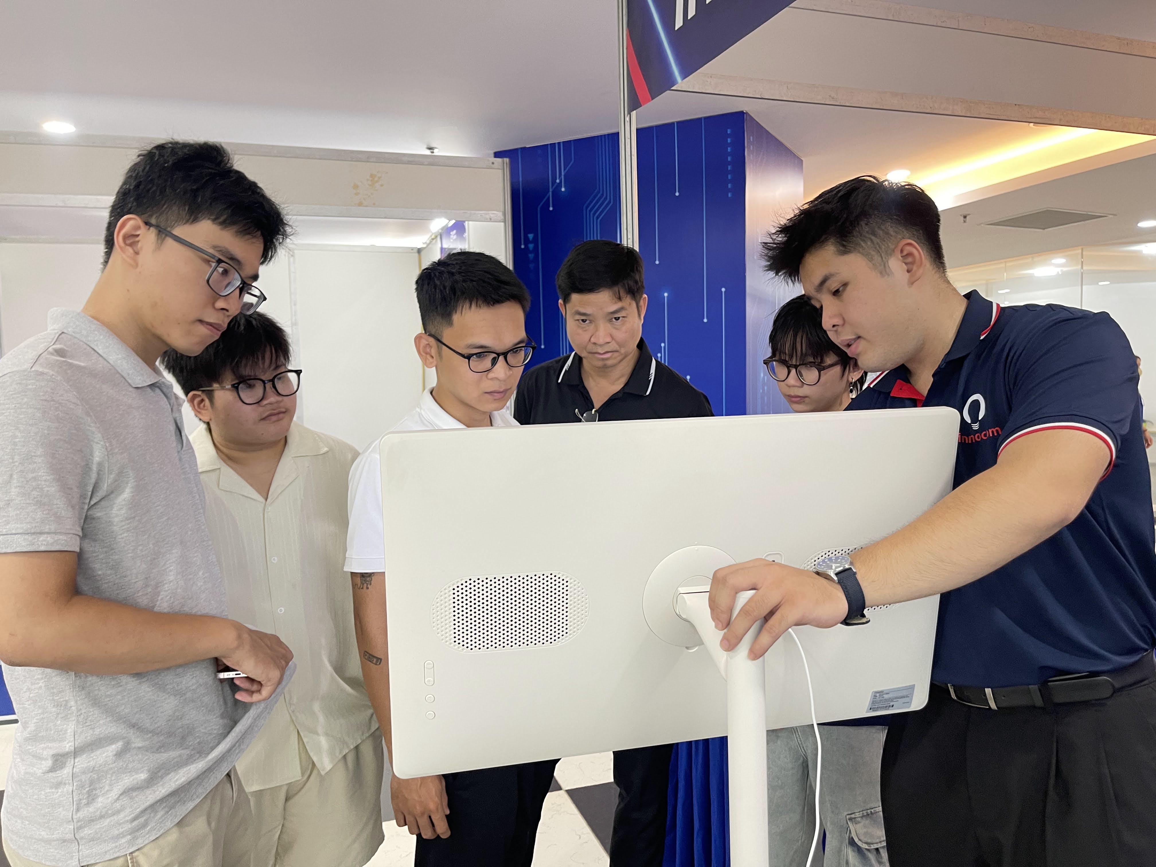 Activities at INNOCOM's booth