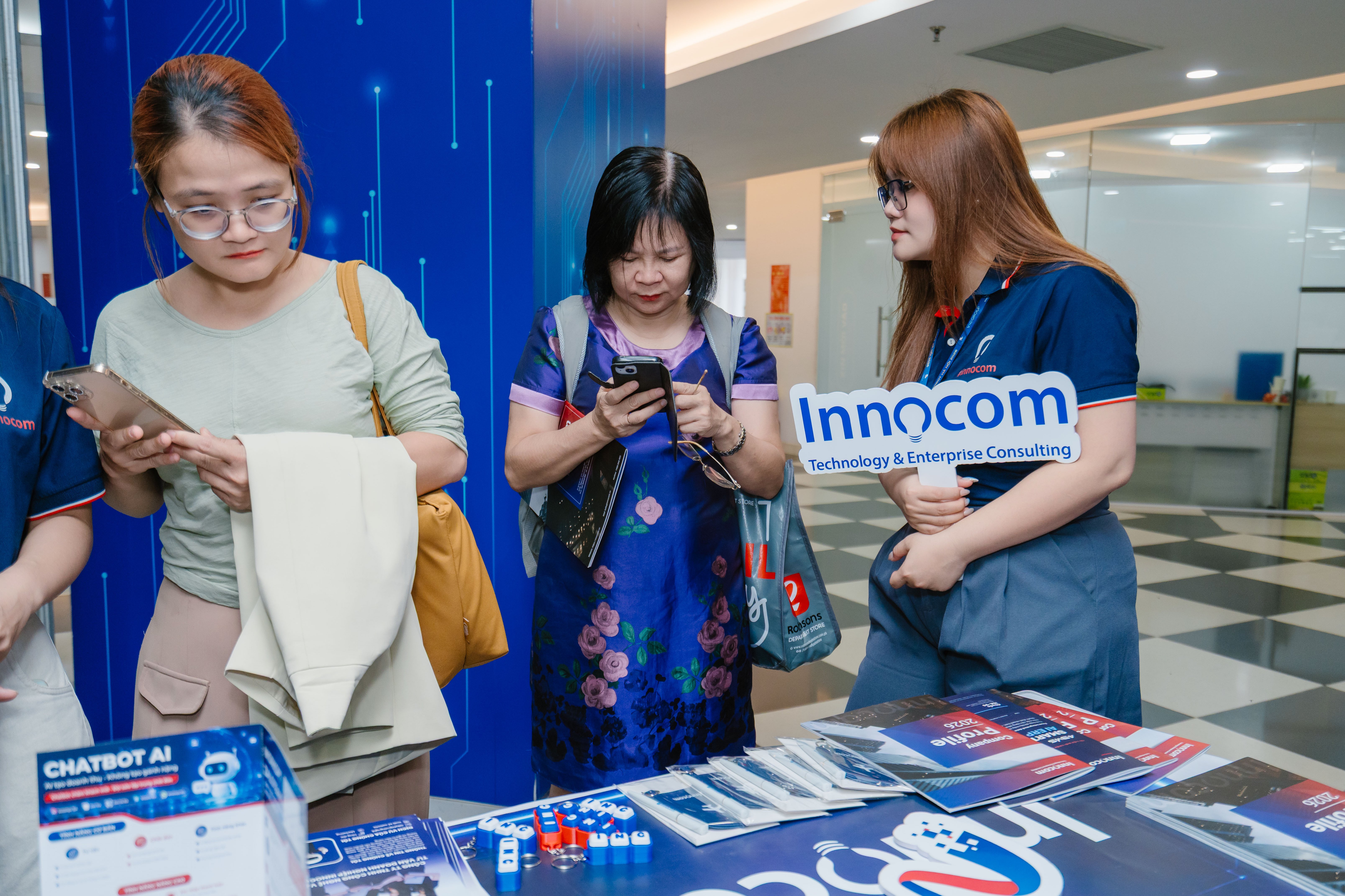 Activities at INNOCOM's booth